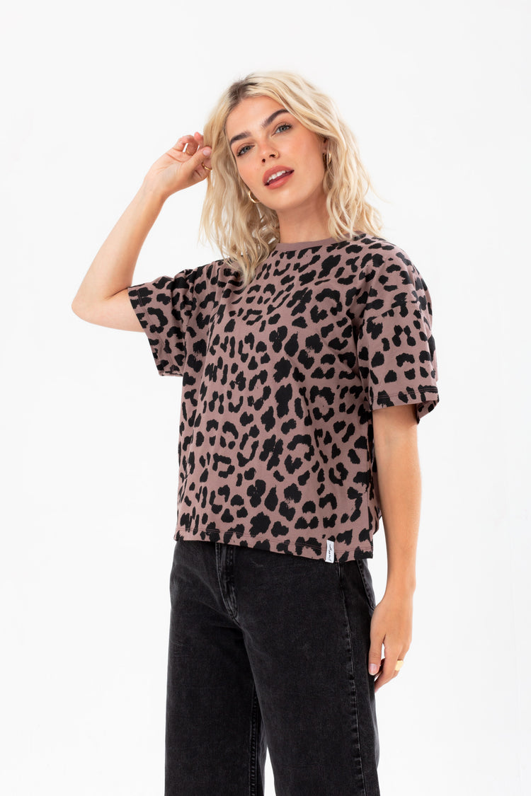 HYPE WOMENS BROWN LEOPARD WOVEN TAB SCRIBBLE BOXY T-SHIRT